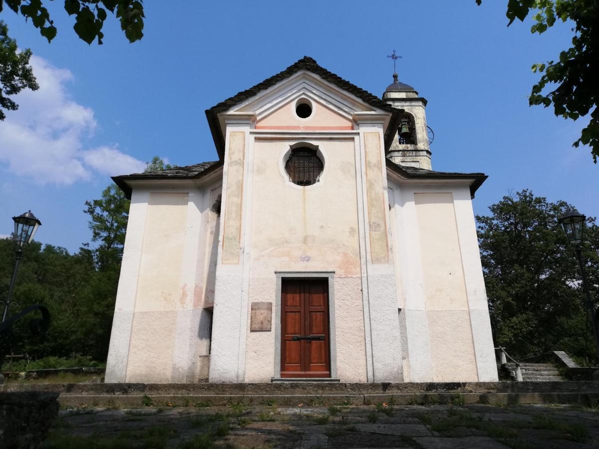 Ferienwohnung La Rosa Rossa Cambiasca Exterior foto