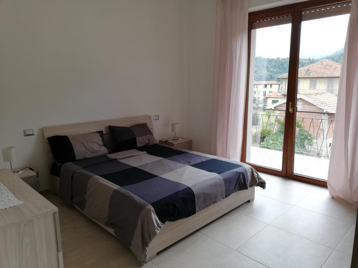 Ferienwohnung La Rosa Rossa Cambiasca Exterior foto